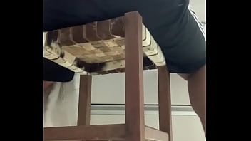 Preview 2 of Pgerboydy Onlineo Doggy - NOVINHO DE SHORT MOSTRANDO O CUZINHO