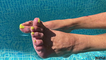 Preview 1 of Cum On Pussy Japan - Splashing Feet in the Pool