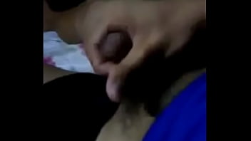 Preview 1 of Tiny Girl Get Threesome - Unang putok ng 2020