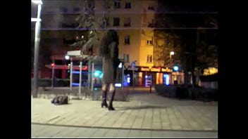 Preview 1 of Paki Feets - Mar&iacute_a Lizana se desnuda en un parque p&uacute_blico