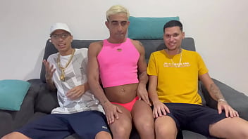 Preview 1 of Deshi Tits Cg - viado de calcinha dando pra dois primos dotados