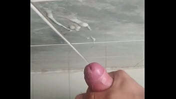 Preview 4 of School Chilen - Rica paja en el ba&ntilde_o