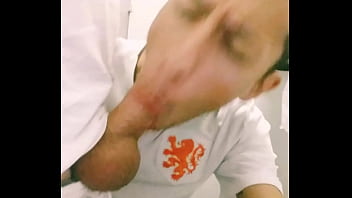 Preview 2 of Hizmetci Rus - Mamando h&eacute_tero no Mc Donalds / Sucking straight in outdoor (mc donalds)