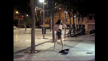 Preview 4 of Lily Starr Spanking - La travesti Maria Lizana se desnuda en la calle