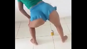 Preview 1 of Huge Dick Hurts Teen - Novinhas rebolando de shortinho compilado