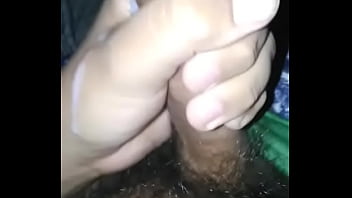 Preview 3 of Xmobidesi Com - Novinho Batendo uma e gozando