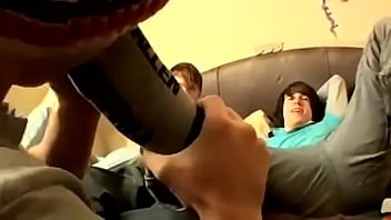 Preview 3 of Chan Xsxs - Hay jovencitos espa&ntilde_oles esclavo lamiendo y oliendo los zapatos y calcetines y pies