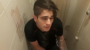 Preview 4 of Desa Xnxx - Flakael gozando no banho assistam ate o Final revela&ccedil_ao importante