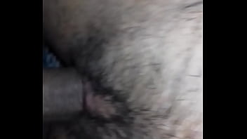 Preview 1 of N Cur - Metendo na bucetinha peluda da novinha