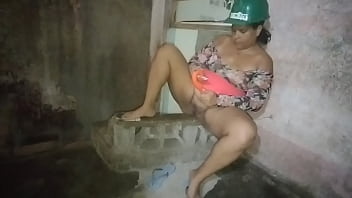 Preview 2 of Hd Porn Vdu - La jefa va a supervisar el trabajo y mientras llegan los trabajadores ella se masturba y termina rica