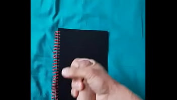 Preview 1 of Mmmmw Bi - Novinho dando uma Gozada gostosa
