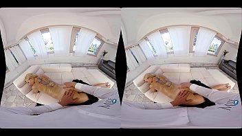 Preview 2 of Frind Sex - Isabelle Deltore - MilfVR - Rub-Down Under