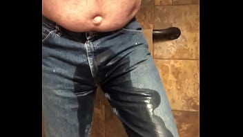 Preview 3 of Alat Kelamin Besar - Pissing my jeans