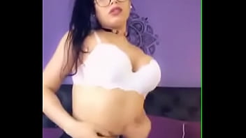 Preview 2 of Olivia Berzync - Levantandome la pollerita