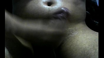 Preview 2 of Brasileiras Novinhas Anal - Punheta pensando na m&atilde_e do meu amigo !!!