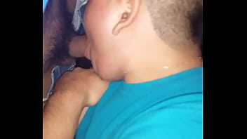Preview 3 of Xxx Video Hd 100 Mb - Se La Mame A Mi Taxista la ten&iacute_a ENORME