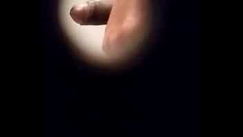 Preview 2 of Sex Video Dowlond - Dotado exibindo o pau no banheiro