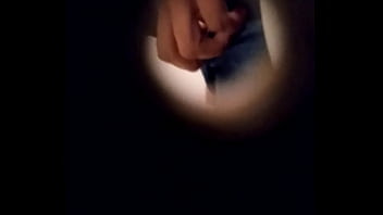 Preview 1 of Sex Video Dowlond - Dotado exibindo o pau no banheiro