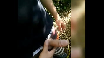 Preview 1 of Japanese Mom Son Challenge - Di Gon&ccedil_alves pagou um boquete pro loirinho novinho no mato