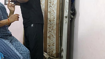 Preview 2 of Model Purva X - पिंकी भाभी ने टीवी मैकेनिक को सेक्स के लिए बहकाया क्योंकि वह सर्विस बिल का भुगतान करने में असमर्थ थी