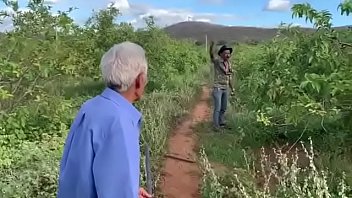 Preview 2 of Kt Porn - Lopim dando uma surra de vara no ladr&atilde_o de goiaba tiringa