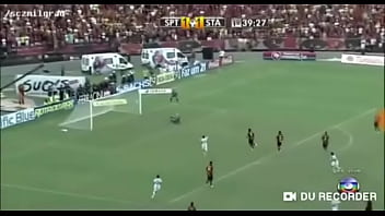 Preview 2 of Iza Bang - Santinha roludo fudendo leoa gostosa