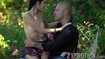 Preview 1 of Indian Sex Site - Sensual babe Alyssa Bounty outdoor pounded before facial