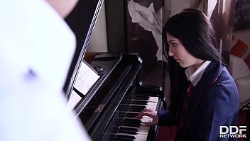 Preview 1 of New Vani Sex Videos Devar - Hot teen Mia Evans goes down on tutor&#039_s big hard cock in outfit