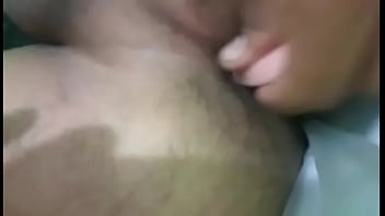 Preview 4 of Seachpreeti And Priya Young Porn - se mete y saca una salchicha de manera incre&iacute_ble