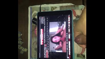 Preview 3 of Bd Mom Son Porn - Chico masturbandose con video de una mamada