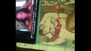 Preview 4 of Bd Mom Son Porn - Chico masturbandose con video de una mamada