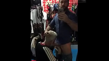 Preview 1 of 12 Year Old School Sex Videos - Atendente chupando cliente