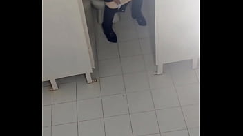 Preview 3 of Doctor Fuck Video 2018 - Espiando en un ba&ntilde_o