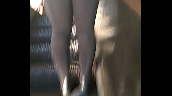 Preview 1 of Scen Porn - Escalator booty