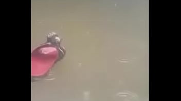 Preview 4 of 2 Girs Xnxx Com - Minnie sendo fodida pela chuva ficou toda molhadinha. #MickeyCorno
