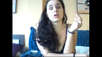Preview 4 of Nuhd Bdoxxx - exibiendose mientra fuma un cigarrillo