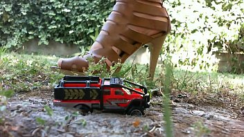 Preview 2 of Girl Pissibg - Crushing fetish a fantastic amateur video with my big feet