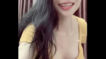 Preview 2 of Indian Aunty Fucking Videous - Bigo Live show h&agrave_ng lộ nhũ hoa cực đẹp