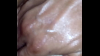 Preview 2 of Main Biji Kelentir - Cl&iacute_toris primer plano se masturba mientras seque lo meto