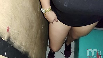 Preview 2 of Pornhub Fuck - No &uacute_ltimo dia do ano a safada resolve ir a uma cabine gloryhole para foder mesmo estando com a buceta peluda.