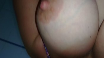 Preview 1 of India Bhabhi Sex - Escovando os dentes com porra