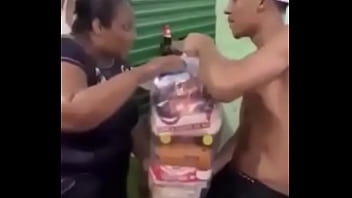 Preview 1 of Nekolukkas Web Camshow 4 4 - Mc Poze recolhendo compras (esse &eacute_ seu indolor?)