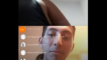 Preview 1 of Mom Ass Busty - Hace en vivo por Instagram y ense&ntilde_a las tetas