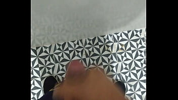 Preview 1 of Ref Ck - Me masturbo en el ba&ntilde_o