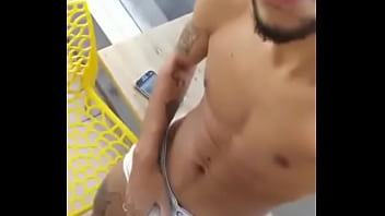 Preview 4 of Porno Sex In Usa - Hombre cacorro caliente deja ver su polla a gay
