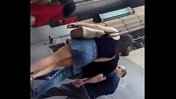 Preview 4 of Niya Aunty - Saliendo con mi novia Ceci y mi suegra le hago upskirt bajo si falda jisguen si no est&aacute_ rica