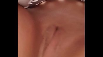 Preview 1 of Brazzars Fet Sex - Sai melada  e sem calcinha a fazer compras