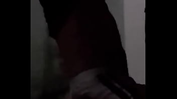 Preview 3 of Mommy Mota - En la calle a la noche bajo la lluvia me trago larga pija