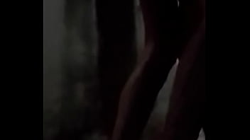 Preview 1 of Mommy Mota - En la calle a la noche bajo la lluvia me trago larga pija