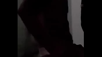 Preview 4 of Mommy Mota - En la calle a la noche bajo la lluvia me trago larga pija